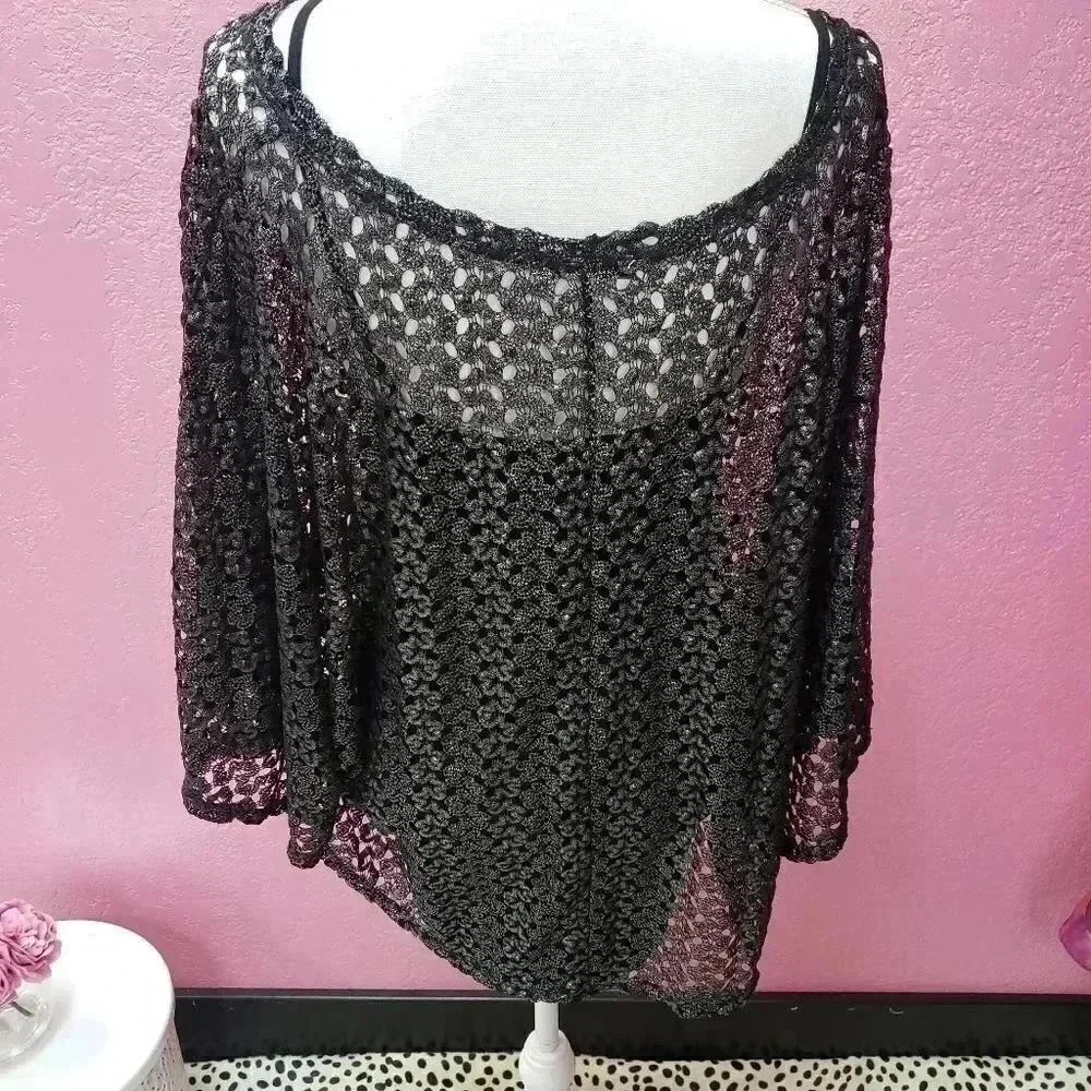Quintessential Plus Size Cape - Picture 6 of 7